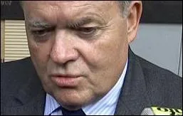 Quel est, selon le dput apparent socialiste Ren Dosire, le seul poste de dpenses en baisse dans le budget de l'Elyse, entre 2007 et 2008?