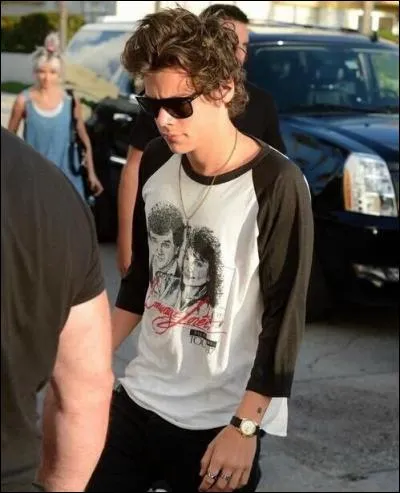 Quel est le nom de ce chanteur ?