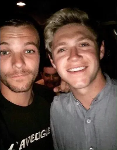 Qui sont les deux chanteurs sur cette photo ?