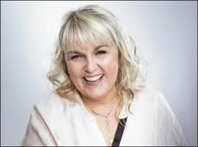 Elle a présenté l'émission "D&CO" sur M6 de 2006 à 2015, il s'agit de...