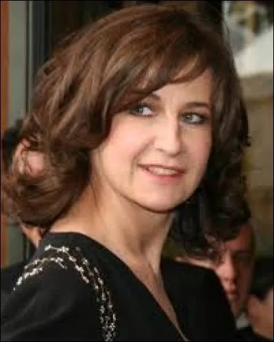 Elle est actrice et humoriste, elle a joué dans plusieurs films comme "Les Visiteurs" ou encore "Le Petit Nicolas", il s'agit de...