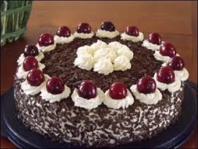 Parmi ces gâteaux, dans lequel trouverez-vous des cerises ?