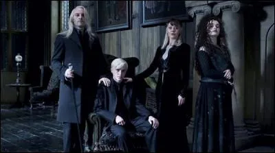 Quel personnage de la famille Malefoy/Black meurt en dernier lors de la bataille de Poudlard ?