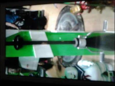 Quel modèle de balai, Lucius offre-t-il aux membres de l'équipe de Serpentard pour que son fils y soit admis ?