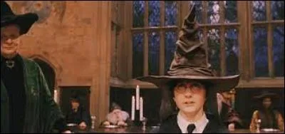 D'après Ron, comment les élèves sont-ils répartis dans leurs maisons?