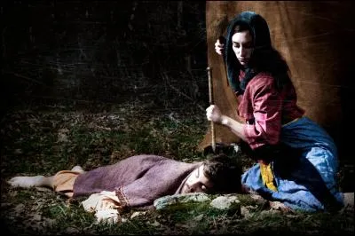 Vaincu à la bataille du mont Tabor par les Israélites, il s'est réfugié dans la tente de la démoniaque Yaël qui l'a reçu avec cordialité, lui a donné du lait. Une fois endormi, elle lui planta un piquet dans la tempe le tuant net. Qui est ce général cananéen ?