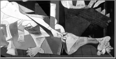 Sur cette image, nous pouvons voir une femme qui boîte encore en vie.