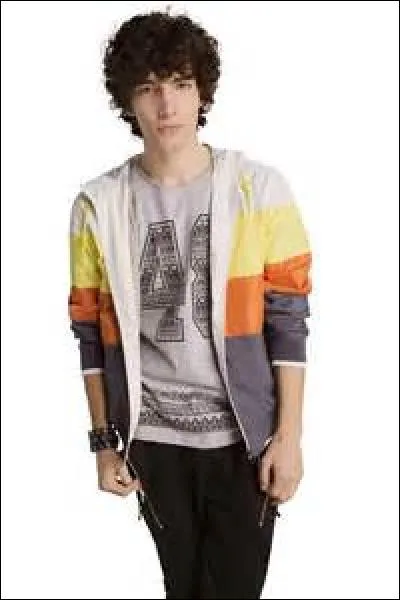 Ramiro est amoureux de...