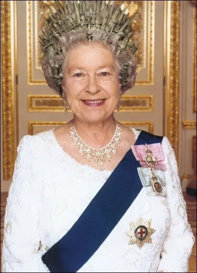 La reine Elizabeth II est née le 21 avril 1926. Quelle est la principale raison menant à célébrer officiellement son anniversaire au mois de juin ?