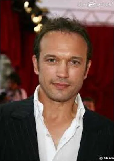 C'est un acteur suisse qui s'est imposé au niveau international en jouant dans le film "Cyrano de Bergerac" en 1990, il s'agit de...