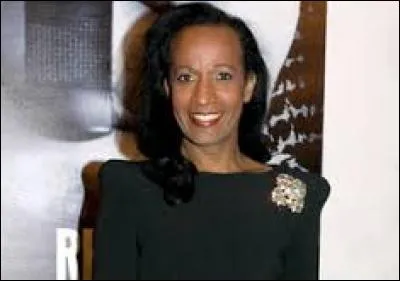 C'était un animateur et mannequin travesti qui a participé à l'émission "La Ferme Célébrités" en 2004, il s'agit de...