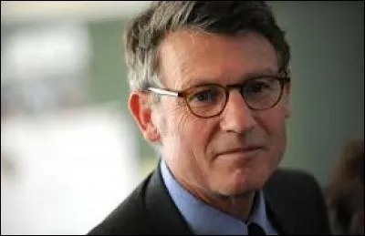 C'est un homme politique qui fut ministre de l'Éducation nationale de 2012 à 2014, il s'agit de...