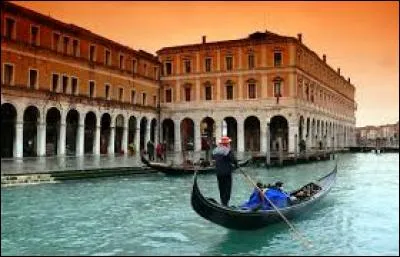 À Venise, le pont du Diable relie le Palais des Doges à une prison.