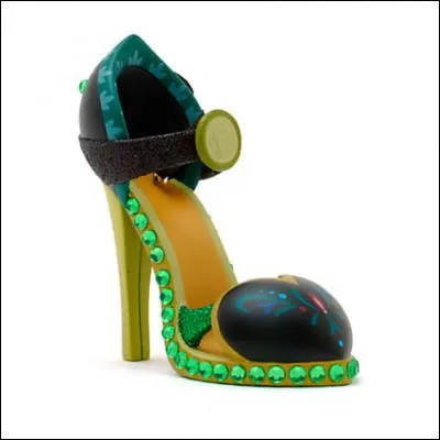 Ces chaussures appartiennent à :