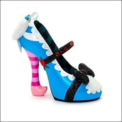 Ces chaussures appartiennent à :