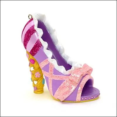 Ces chaussures appartiennent à :