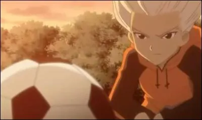 Pourquoi Axel quitte-t-il Raimon en plein combat contre l'Academy Alius ?