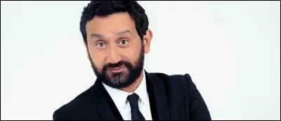 Qui présente quotidiennement l'émission "Touche pas à mon poste", tous les soirs du lundi au jeudi, à partir de 19 heures sur D8 ?