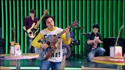 Comment s'appelle le groupe des garçons ?