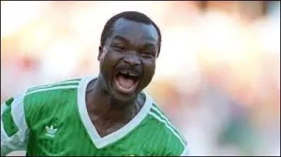Roger Milla est le plus vieux joueur à avoir marqué. Quel âge avait-il ?