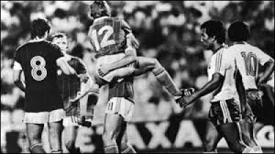 La Hongrie détient le record de la plus large victoire face au Salvador. Sur quel score ?