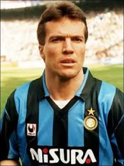 Qui est le joueur qui a participé au plus de matchs de phase finale ?