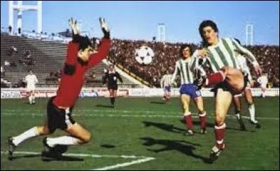 Quelle est l'équipe recordman du nombre de buts marqués sur une seule édition (27) ?