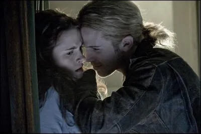 Comment James a-t-il attiré Bella pour la tuer?