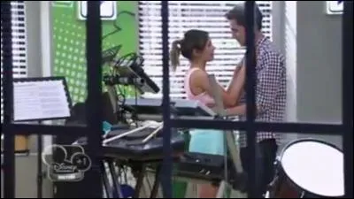 Qui est le meilleur ami de Violetta dans la saison 3 ?