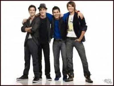 Qui est celui qui a un chapeau ?