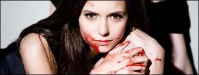 Avec quel acteur de "Vampire Diaries" Nina est-elle sortie ?