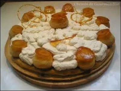 Quel ingrédient ne figure pas dans la recette du Saint Honoré au café ?