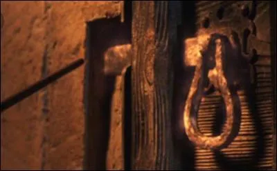 Quelle incantation dans le 1er film a permis &agrave; Hermione de d&eacute;verrouiller la porte du 3e &eacute;tage ?