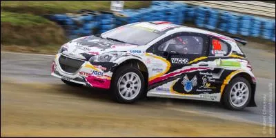 Quel pilote français de la Supercars a été champion de France en 2015 ?