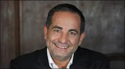 C'est un animateur de télévision connu pour avoir animé l'émission "Y'a que la vérité qui compte" avec Pascal Bataille dans les années 2000, il s'agit de...