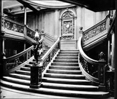 Le grand escalier de 1ère classe sur le Titanic desservait jusqu'à quel pont ?