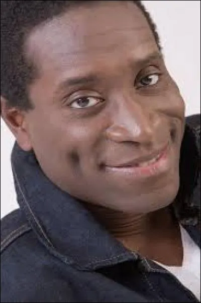 Quel est le nom de cet humoriste ?