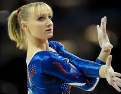 C'est une gymnaste française qui a remporté plusieurs médailles lors de diverses compétitions comme les Jeux Olympiques de Londres 2012, il s'agit de...