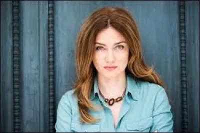 C'est une actrice connue pour incarner la juge d'instruction Alice Nevers dans la série télévisée "Alice Nevers : le juge est une femme", il s'agit de...