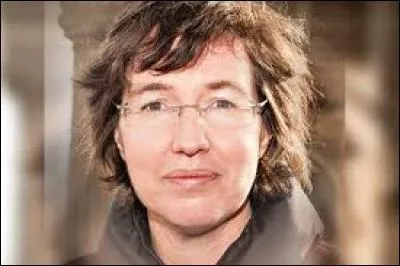 C'est une essayiste et éditrice qui écrit sur la culture gay et lesbienne, il s'agit de...