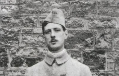 Qui est l'officier français, blessé à la bataille de Dinant (Belgique), qui devint président de la République française ?