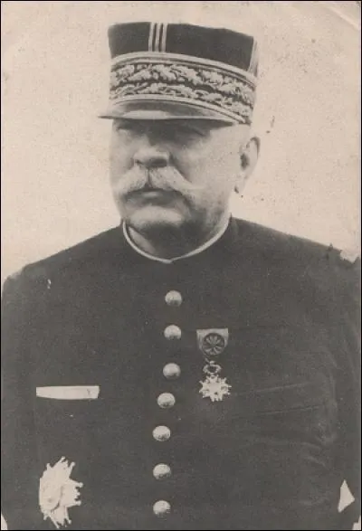 Qui commandait les armées françaises à la déclaration de guerre ?