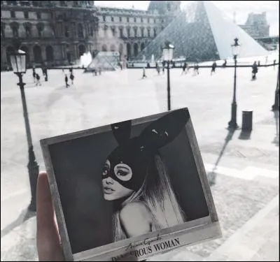 La date de sortie de "Dangerous Woman" était le :