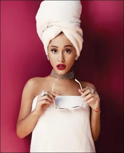 À l'approche de quelle cérémonie avait-elle posé pour cette couverture ? (Voir photo)