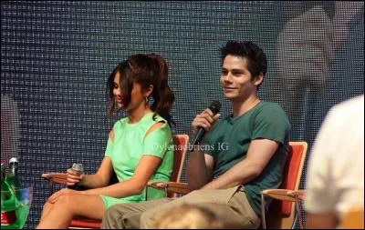 Avec qui va-t-elle peut-être sortir ?