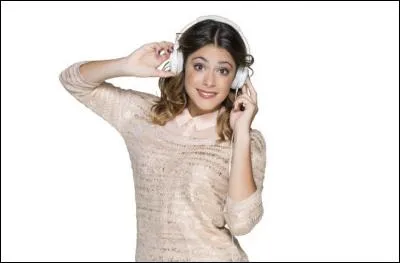 Comment s'appelle le petit ami de Violetta ?