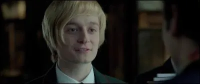 Que fait ce personnage lors de sa rencontre avec Boulard?