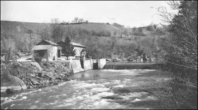 Comment était généré le courant électrique alimentant les automotrices du chemin de fer du Salève ?
