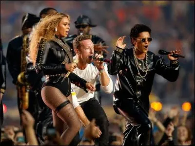 Ils ont mis le feu à la mi-temps du Superbowl en février dernier avec Beyoncé et Bruno Mars. De quel groupe s'agit-il?