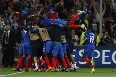 Qui est le joueur qui a inscrit un doublé face à l'Écosse en match amical avant l'Euro 2016 ?